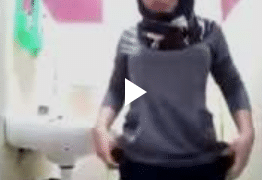 Bokep Gadis Hijab Sange Masturbasi Sampe Crott