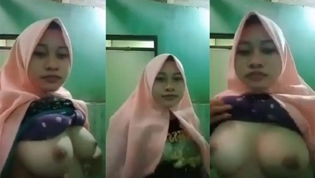 Jilbab Pamer Toket Besar